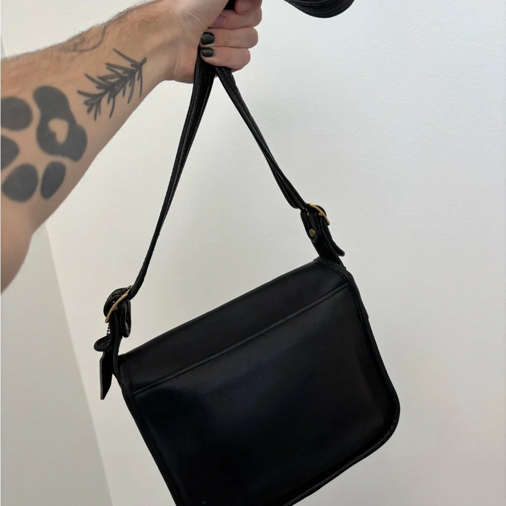 Vintage coach classic shoulder pouch - Picture 2 of 11